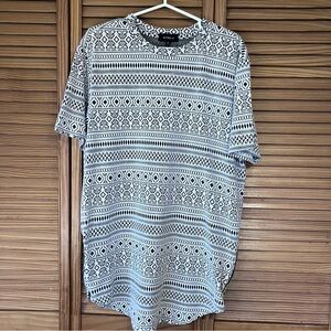 Kayden K Black&White Aztec Knit T-Shirt Size Medium